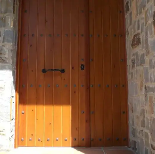 Puertas de paso y puerta de entrada en Cardedeu