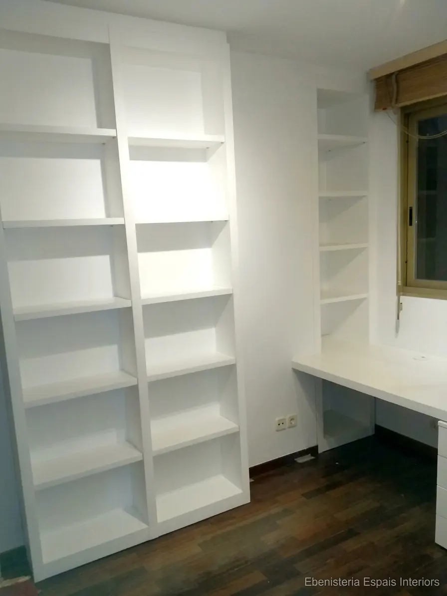 Restauración y lacado de muebles de despacho