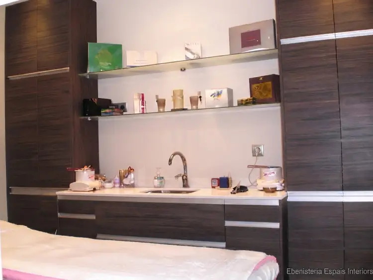 Armarios a medida para centro de estética